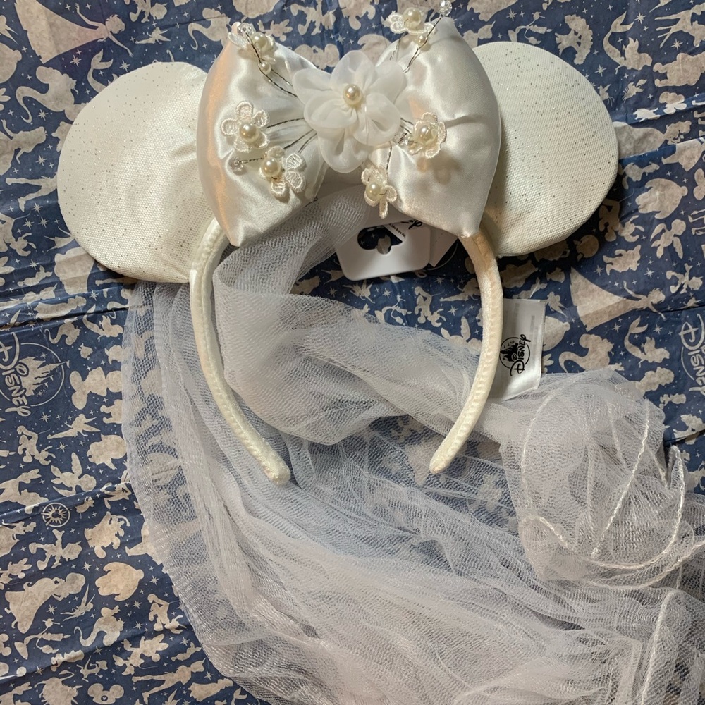 NWT Disney Parks Bride Minnie Ears